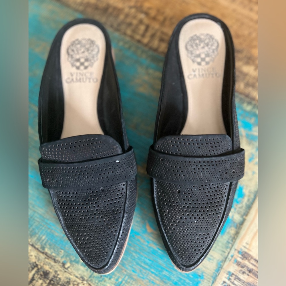 Vince Camuto backless flat black shoes Size 6.5